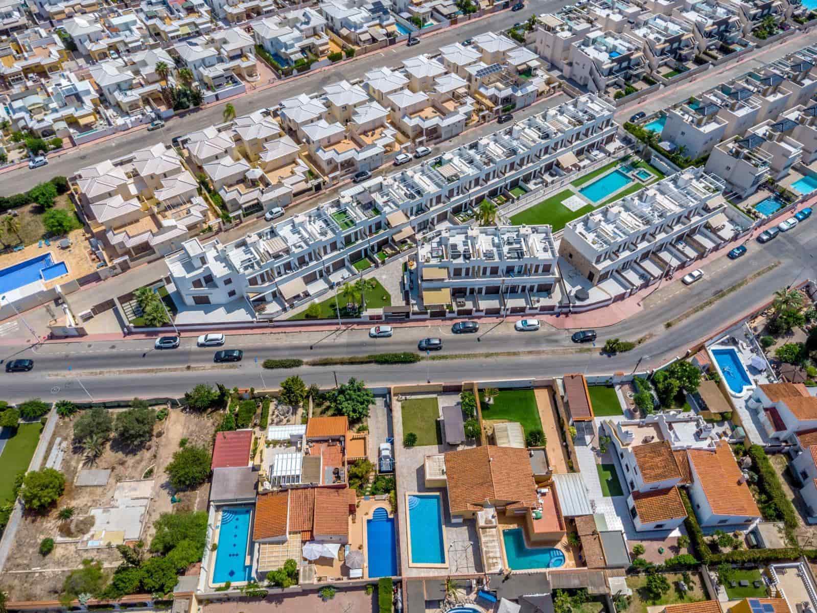 3 bedroom Townhouse for sale in Torrevieja - € 323,000 (Ref: 9983429)