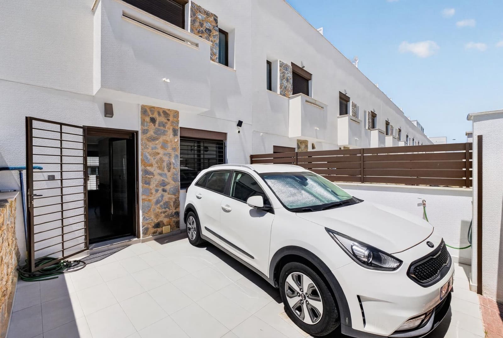 3 bedroom Townhouse for sale in Torrevieja - € 323,000 (Ref: 9983429)