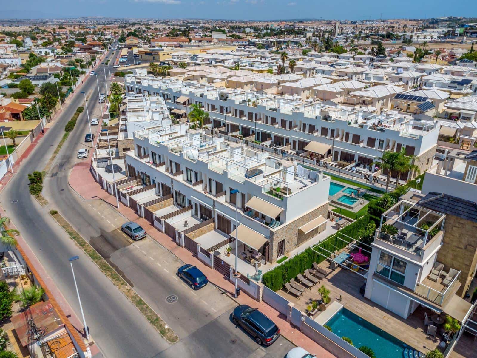 3 bedroom Townhouse for sale in Torrevieja - € 323,000 (Ref: 9983429)