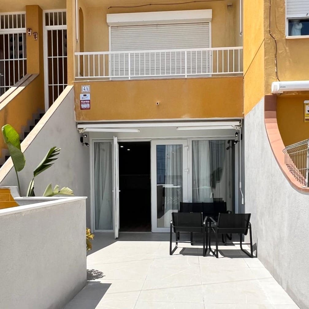 2 makuuhuone Bungalow myytävänä paikassa Torrevieja - 249 000 € (Ref: 9983467)