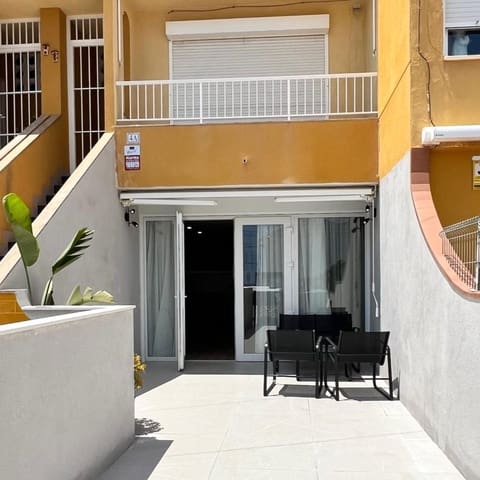 Bungalow de 2 habitaciones en Torrevieja en venta - 249.000 € (Ref: 9983467)