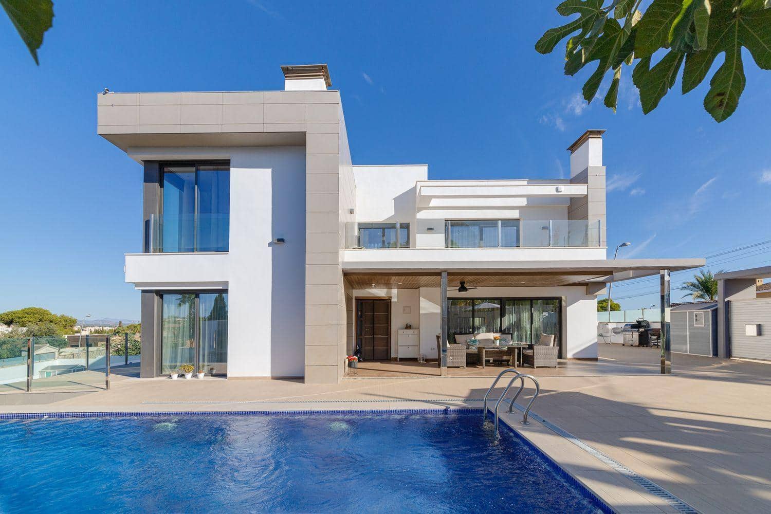 3 soveværelse Villa til salg i Torrevieja - € 1.275.000 (Ref: 9983483)