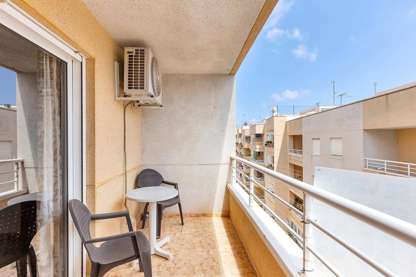 Ático de 3 habitaciones en Torrevieja en venta - 179.900 € (Ref: 9983508)