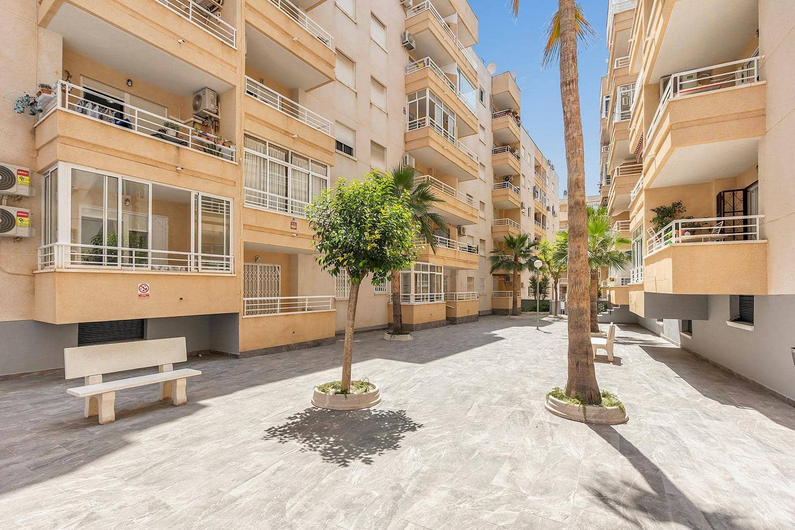Ático de 3 habitaciones en Torrevieja en venta - 179.900 € (Ref: 9983508)