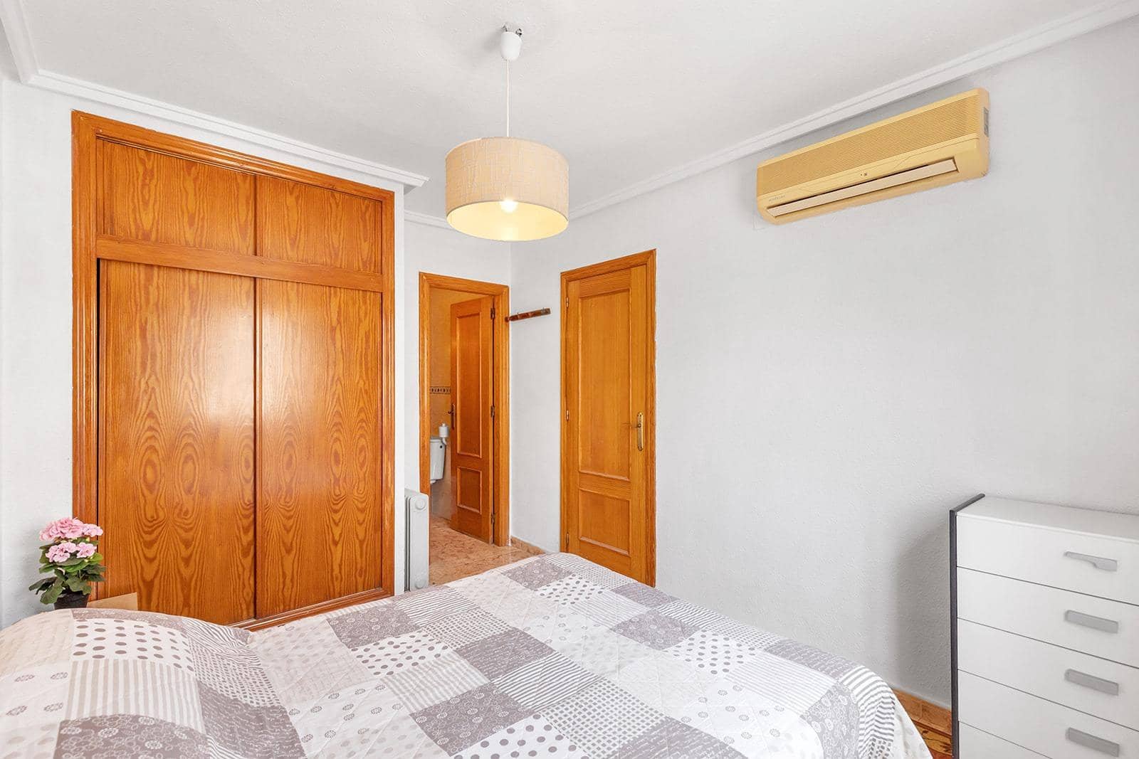 Ático de 3 habitaciones en Torrevieja en venta - 179.900 € (Ref: 9983508)