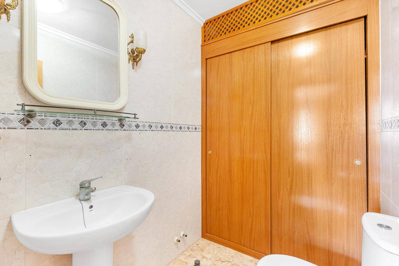 Ático de 3 habitaciones en Torrevieja en venta - 179.900 € (Ref: 9983508)