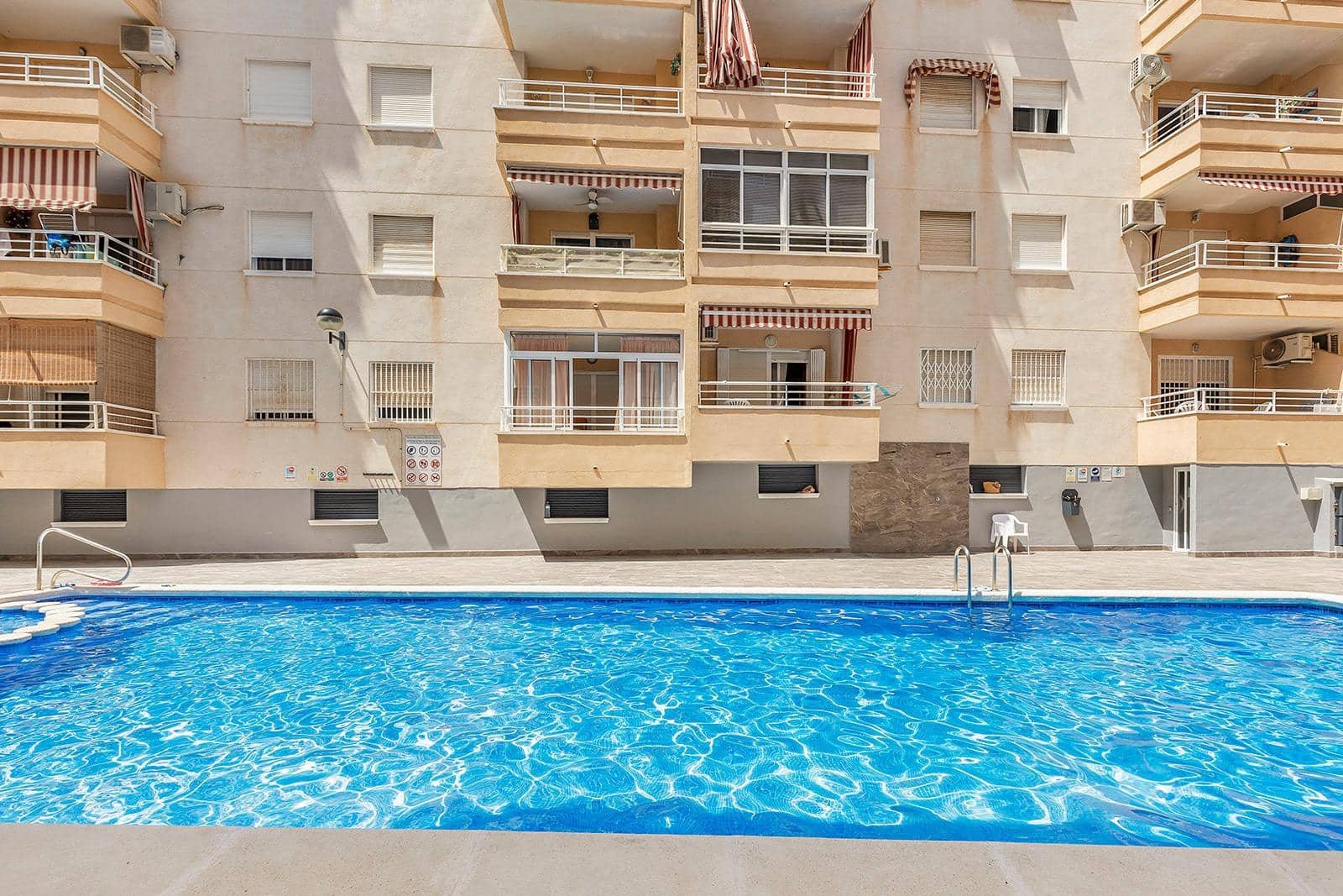 Ático de 3 habitaciones en Torrevieja en venta - 179.900 € (Ref: 9983508)