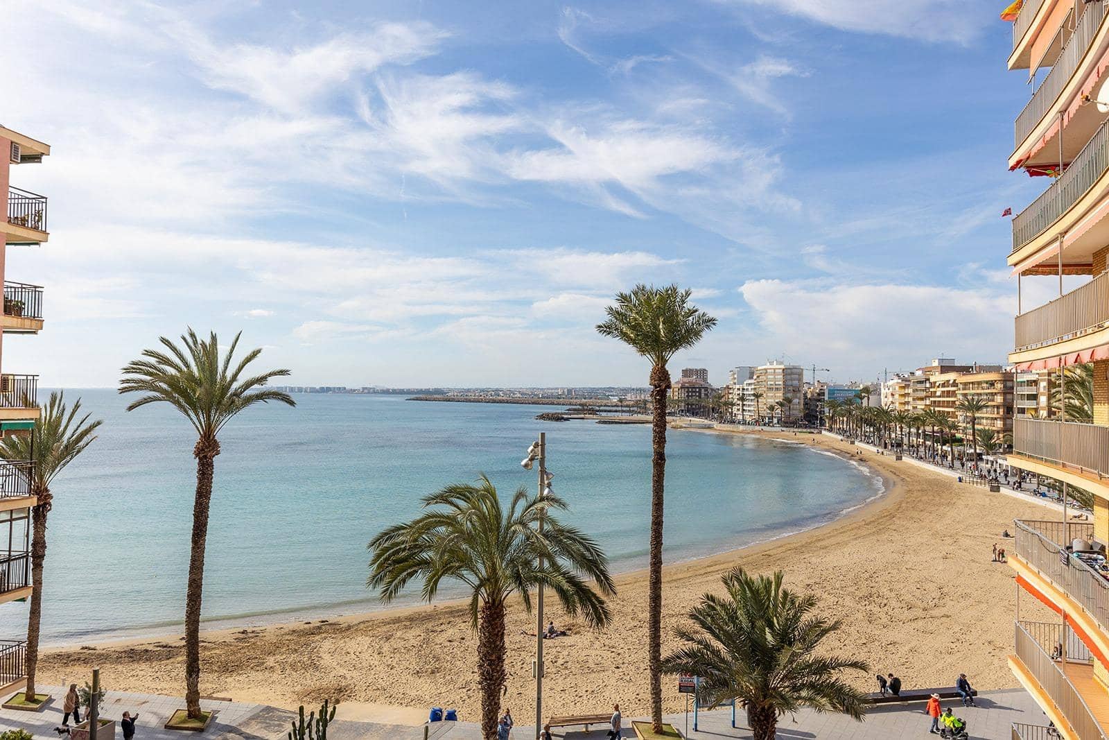 Ático de 3 habitaciones en Torrevieja en venta - 179.900 € (Ref: 9983508)