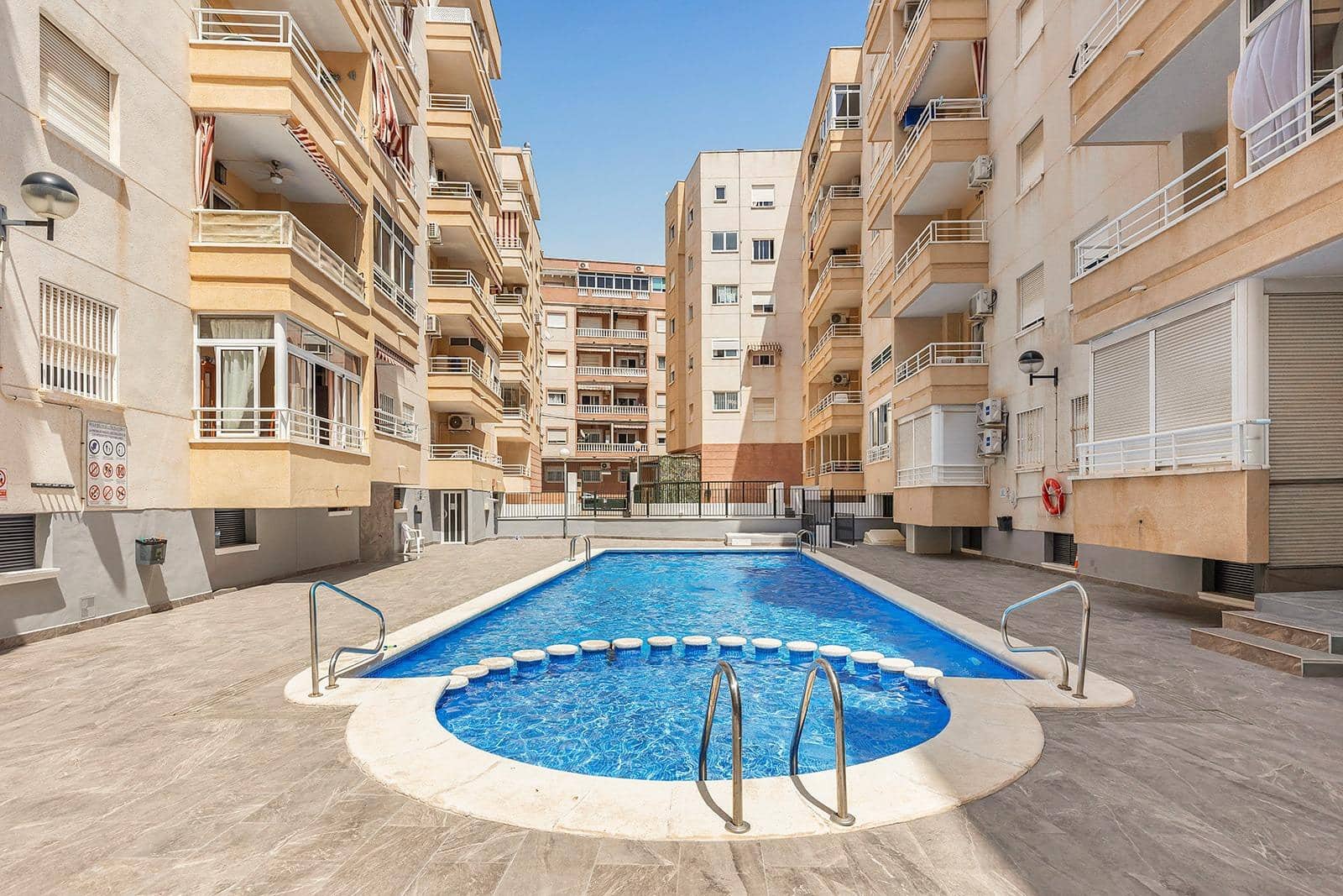 Ático de 3 habitaciones en Torrevieja en venta - 179.900 € (Ref: 9983508)