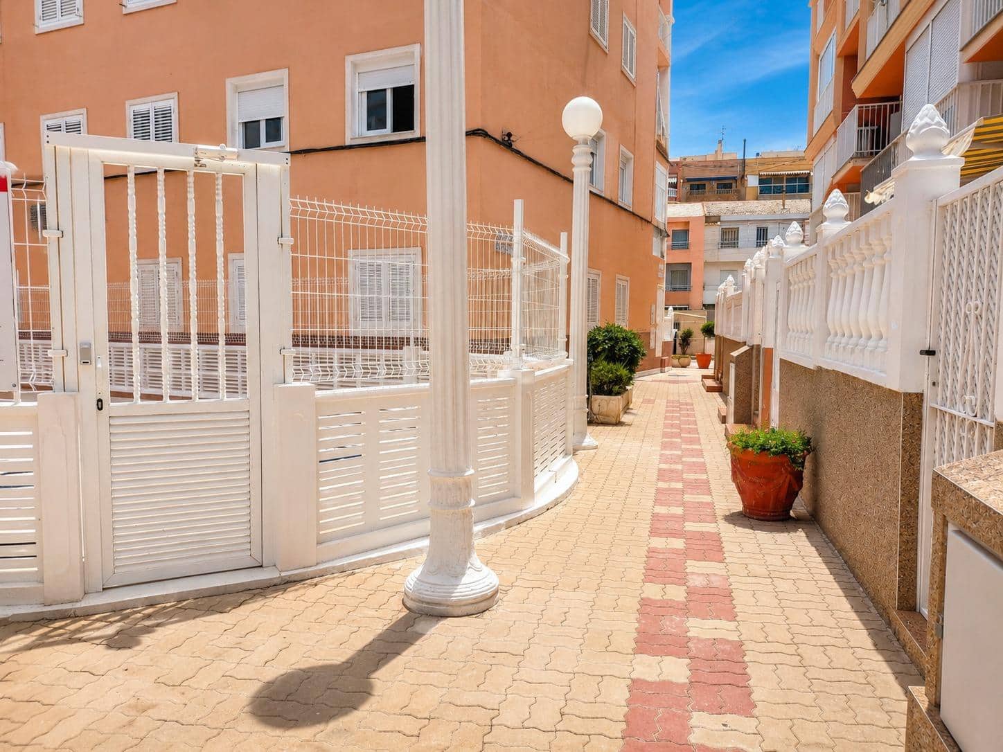 1 sovrum Lägenhet till salu i Torrevieja - 119 000 € (Ref: 9983511)