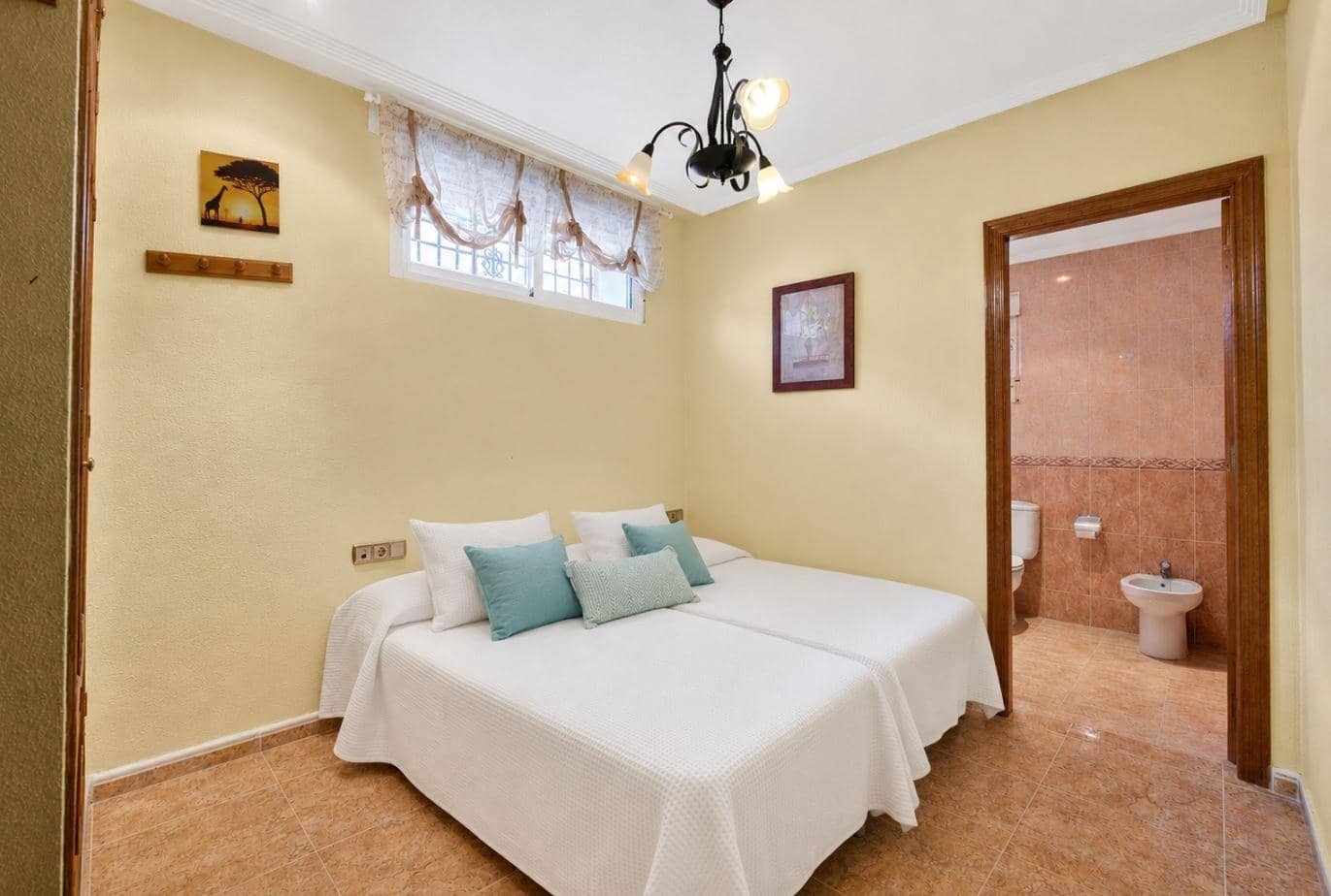 7 soveværelse Villa til salg i La Zenia - € 839.000 (Ref: 9983529)