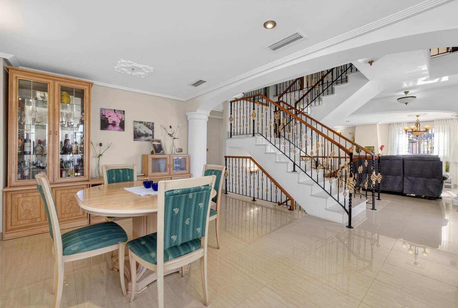 7 soveværelse Villa til salg i La Zenia - € 839.000 (Ref: 9983529)