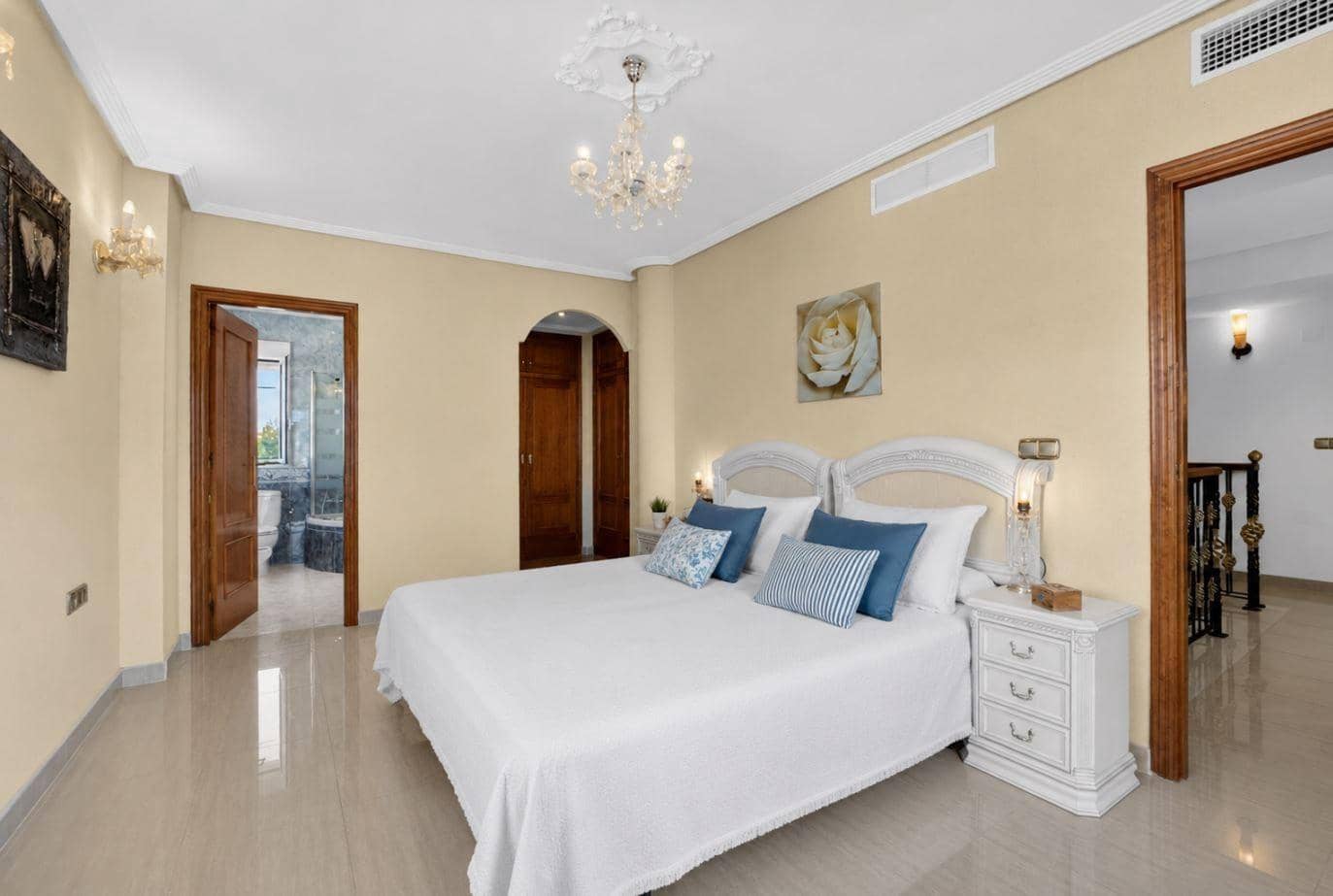 7 soveværelse Villa til salg i La Zenia - € 839.000 (Ref: 9983529)