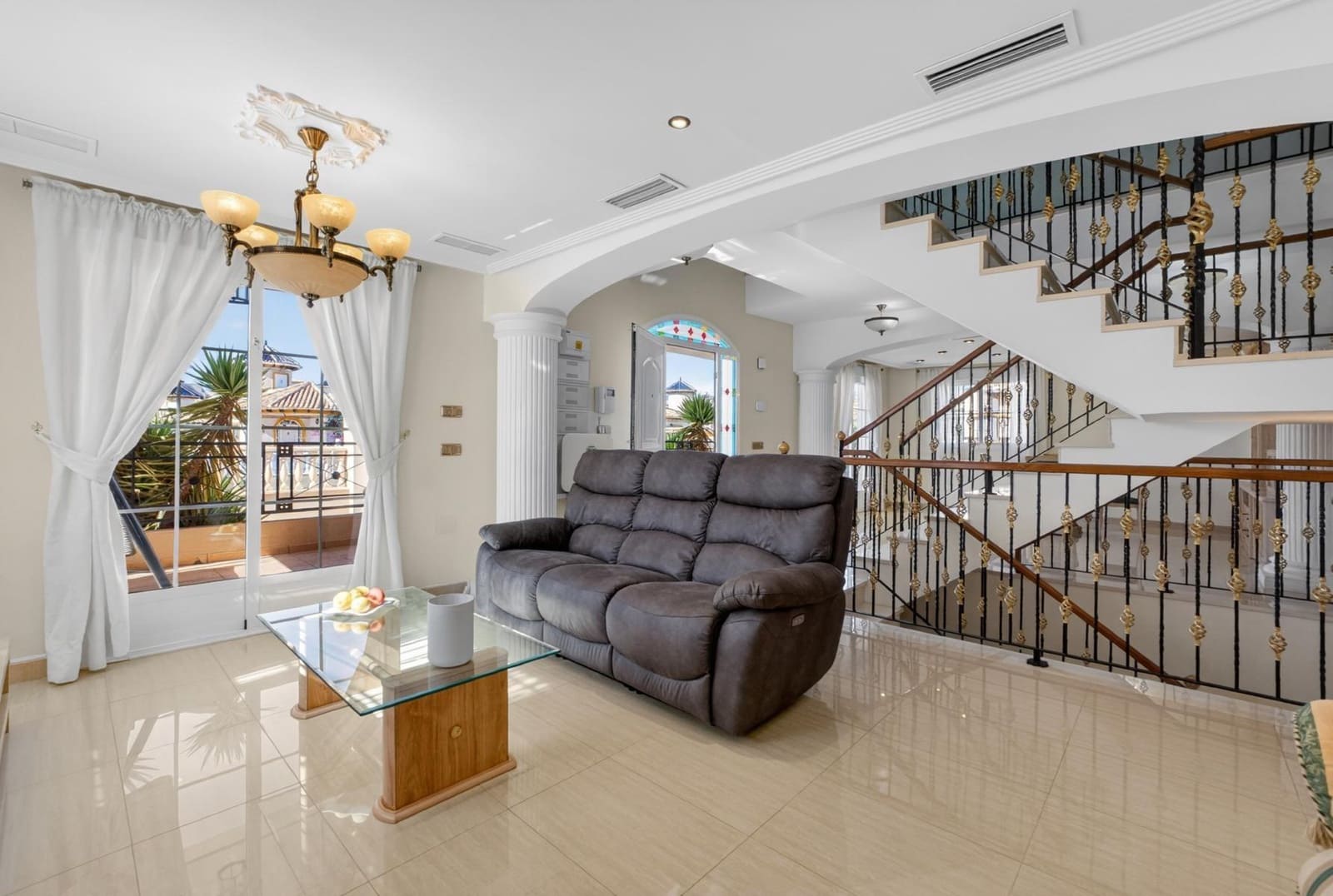 7 soveværelse Villa til salg i La Zenia - € 839.000 (Ref: 9983529)