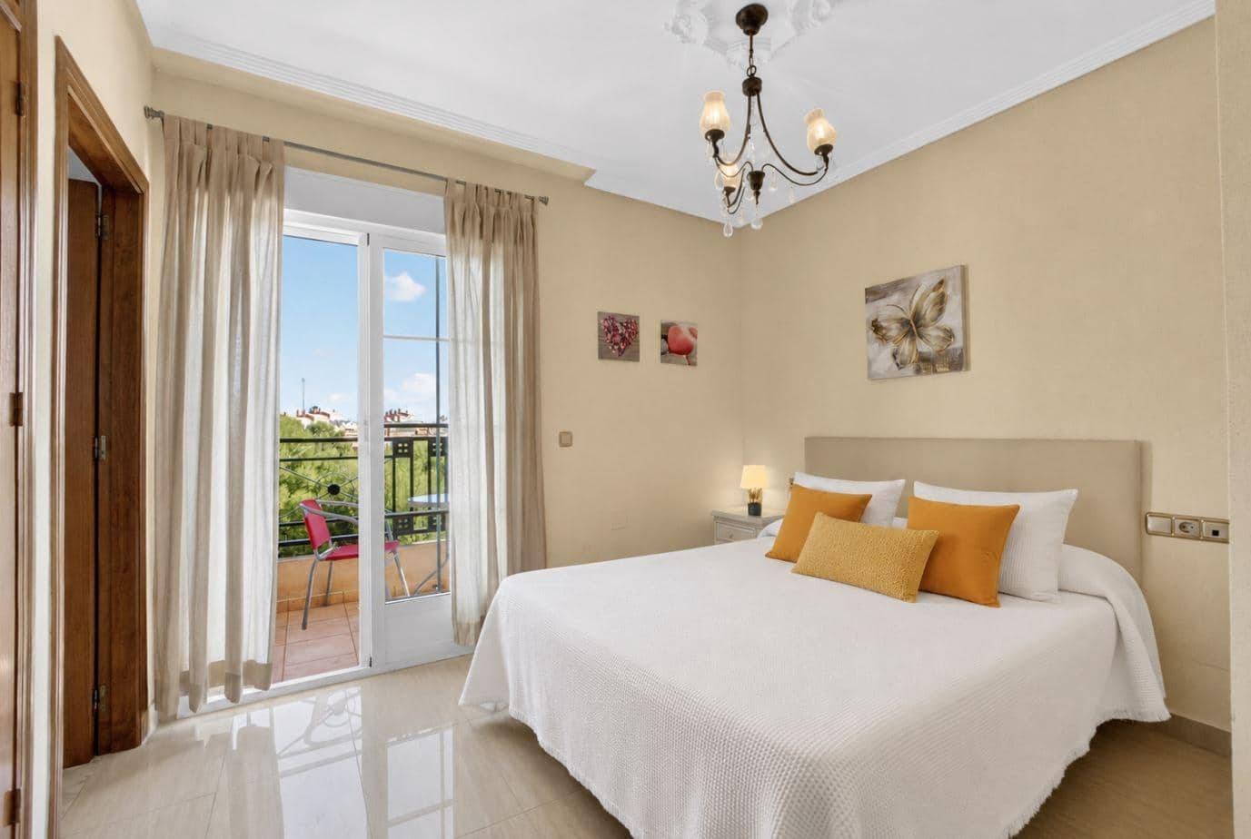 7 soveværelse Villa til salg i La Zenia - € 839.000 (Ref: 9983529)