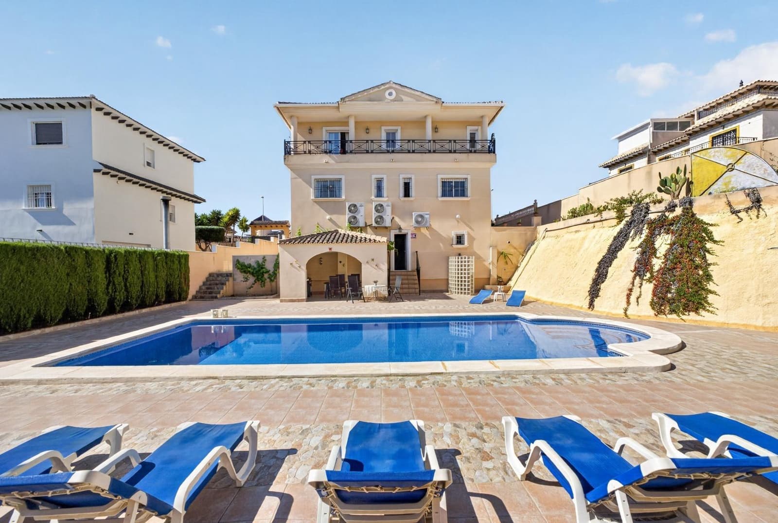 7 soveværelse Villa til salg i La Zenia - € 839.000 (Ref: 9983529)