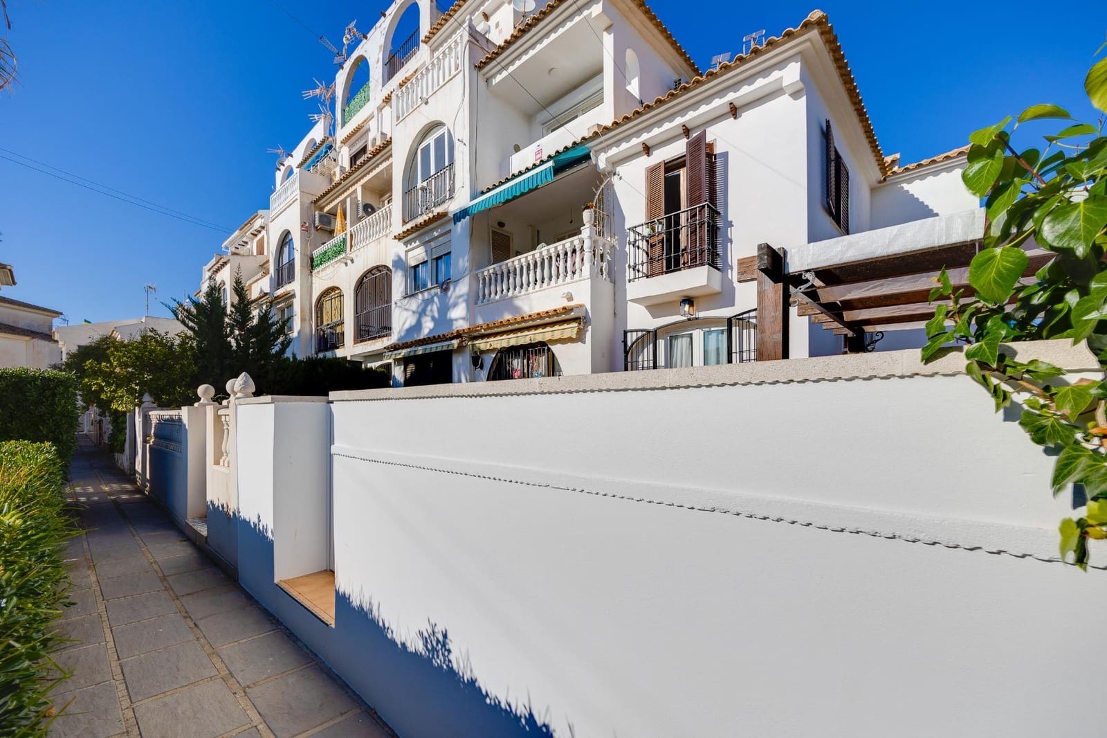 Apartamento de 2 habitaciones en Torrevieja en venta - 199.900 € (Ref: 9983533)