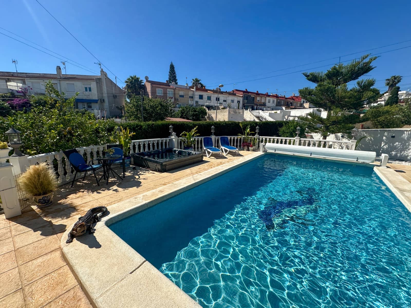 2 bedroom Townhouse for sale in Torrevieja - € 420,000 (Ref: 9983542)