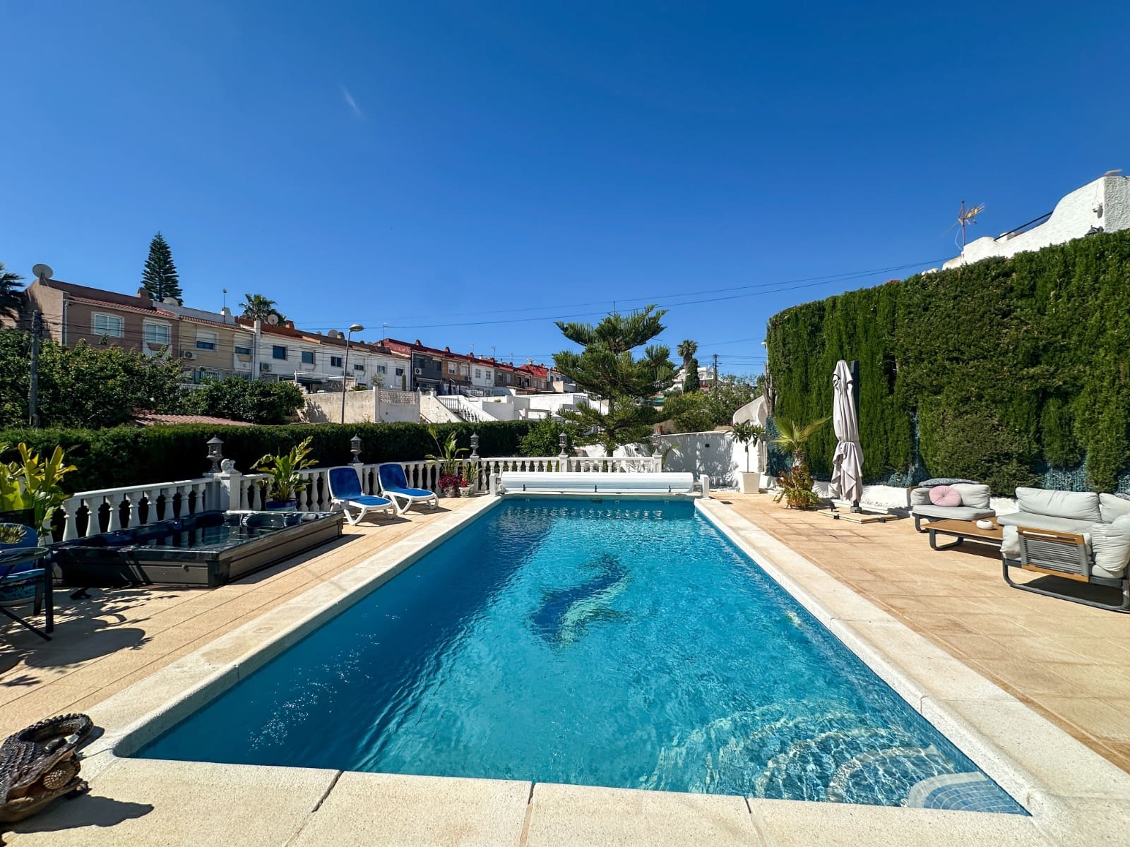 2 bedroom Townhouse for sale in Torrevieja - € 420,000 (Ref: 9983542)