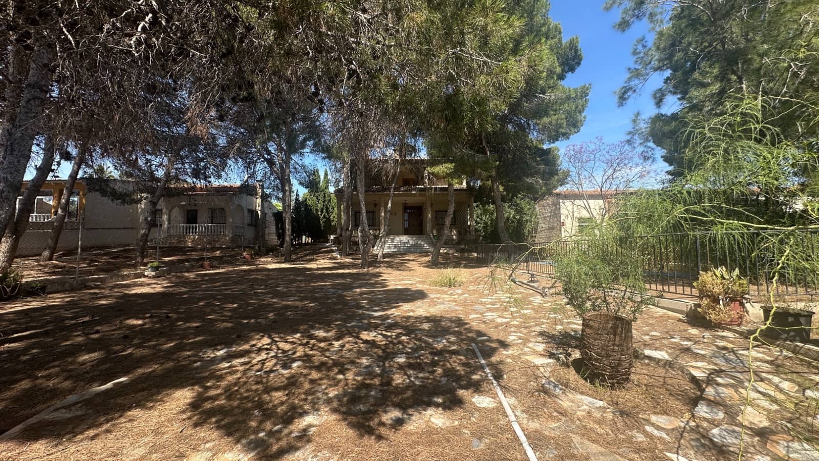 8 bedroom Villa for sale in Torrevieja - € 550,000 (Ref: 9983543)
