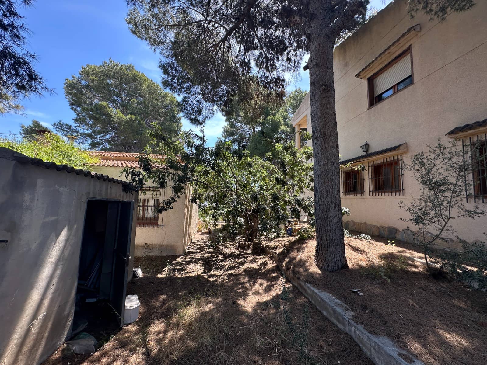 8 bedroom Villa for sale in Torrevieja - € 550,000 (Ref: 9983543)