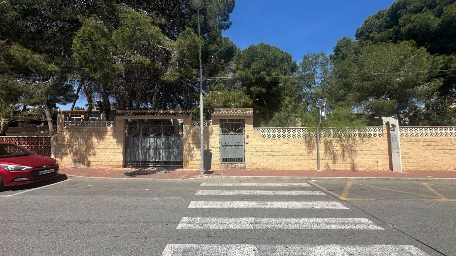 8 bedroom Villa for sale in Torrevieja - € 550,000 (Ref: 9983543)