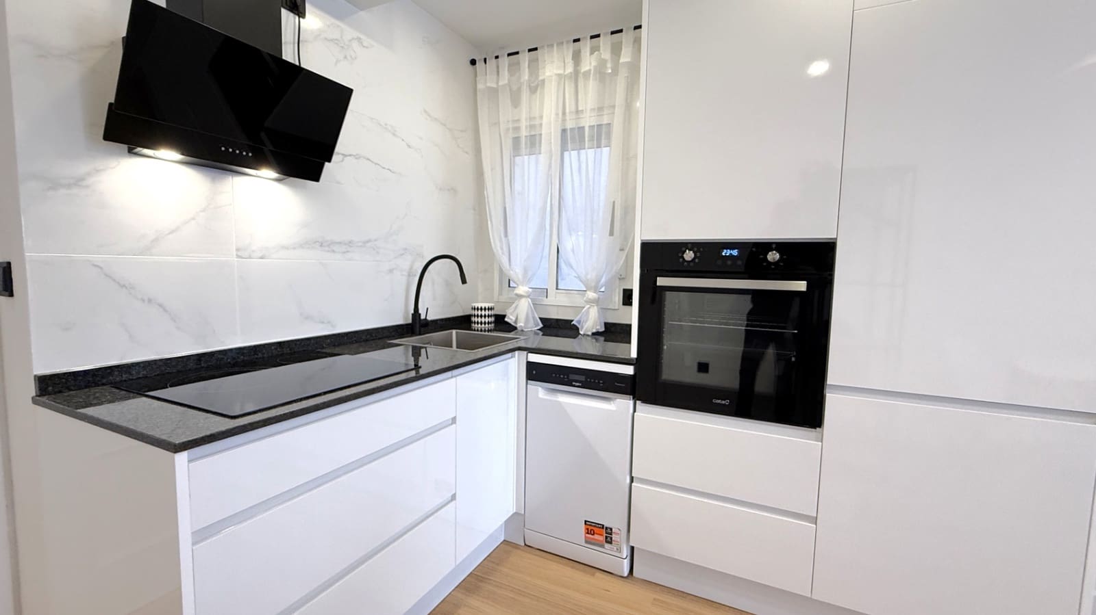 2 soveværelse Lejlighed til salg i Torrevieja - € 164.900 (Ref: 9983560)