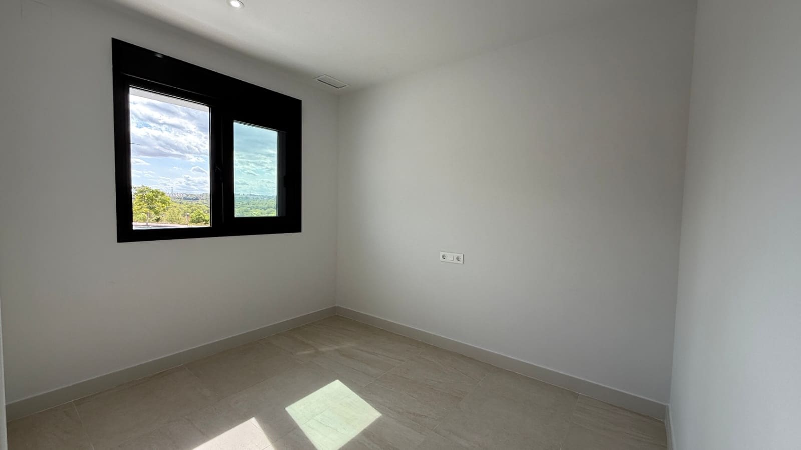 2 makuuhuone Kattohuoneisto myytävänä paikassa Torrevieja - 305 000 € (Ref: 9983561)