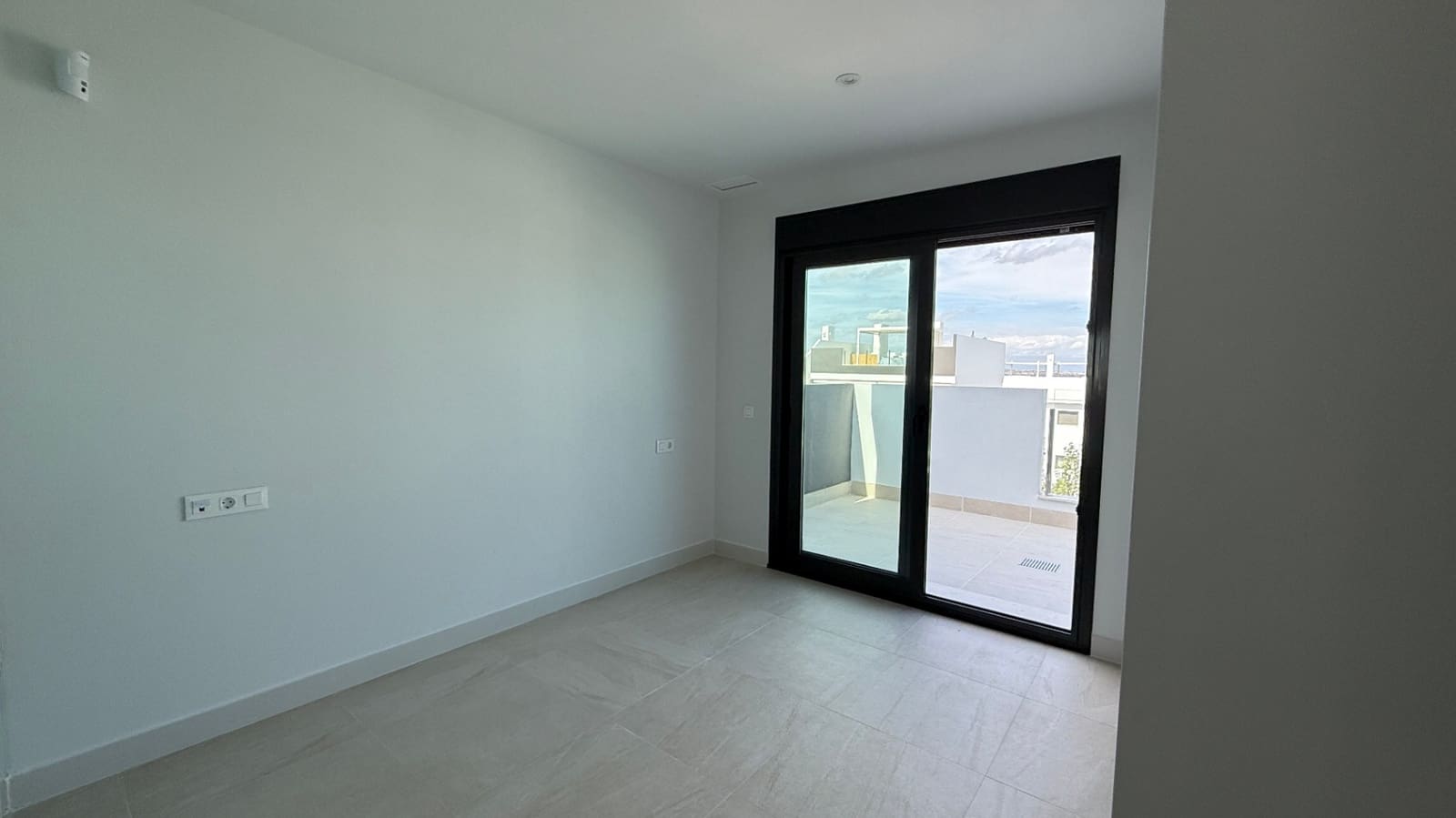 2 makuuhuone Kattohuoneisto myytävänä paikassa Torrevieja - 305 000 € (Ref: 9983561)