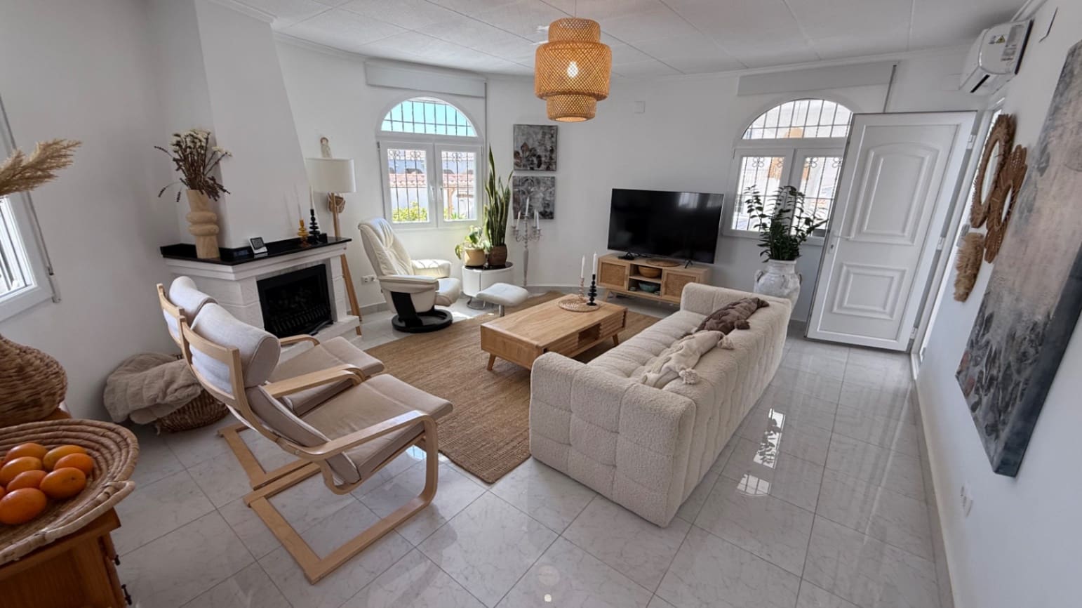 3 bedroom Villa for sale in Torrevieja - € 645,000 (Ref: 9983564)