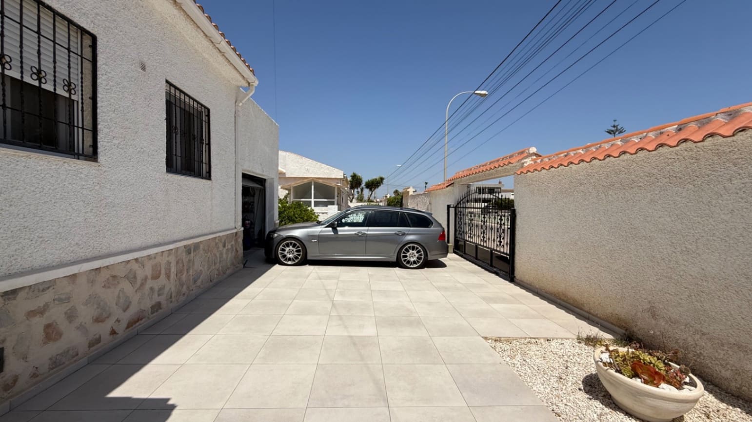 3 bedroom Villa for sale in Torrevieja - € 645,000 (Ref: 9983564)