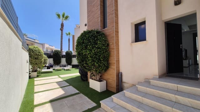 4 soveværelse Villa til salg i Aguas Nuevas, Torrevieja - € 785.000 (Ref: 9983566)