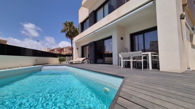 4 soveværelse Villa til salg i Aguas Nuevas, Torrevieja - € 785.000 (Ref: 9983566)