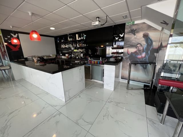 Erhverv til salg i Parque Acuático - Sector 25, Torrevieja - € 1.000.000 (Ref: 9983569)
