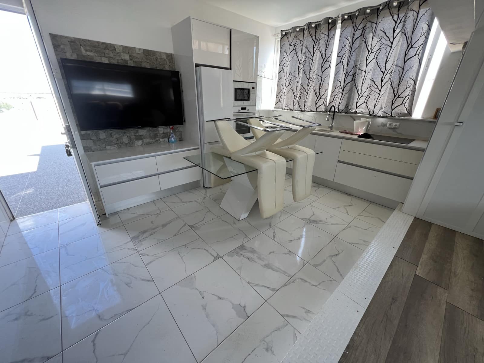 Gewerbe zu verkaufen in Torrevieja - 1.000.000 € (Ref: 9983569)