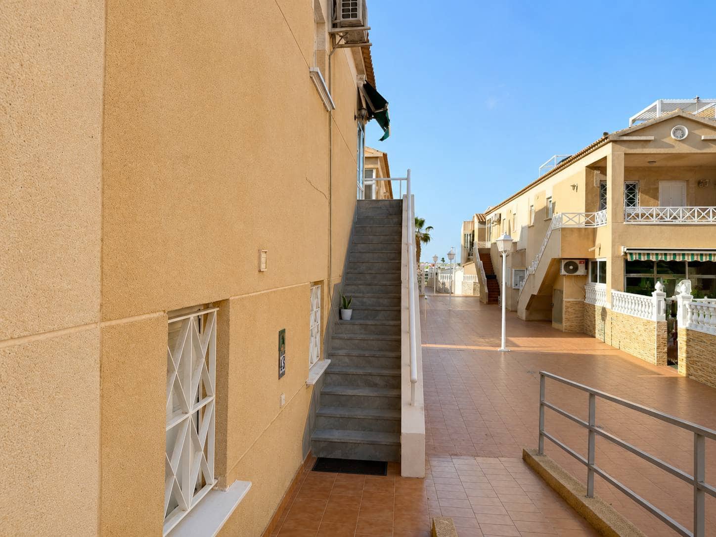 2 bedroom Bungalow for sale in Torrevieja - € 179,500 (Ref: 9983580)