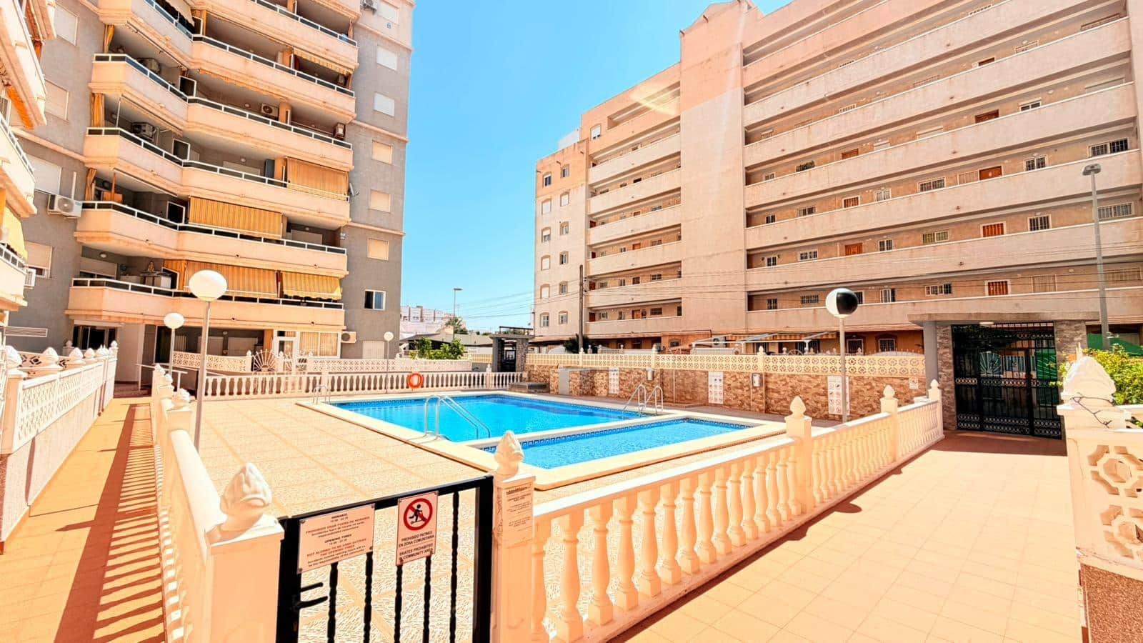 2 soveværelse Lejlighed til salg i Torrevieja - € 119.990 (Ref: 9983639)