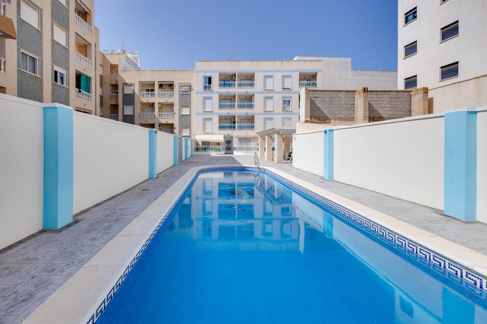 Apartamento de 2 habitaciones en Torrevieja en venta - 172.500 € (Ref: 9983644)