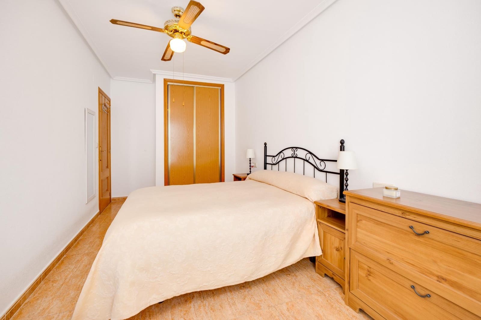 Apartamento de 2 habitaciones en Torrevieja en venta - 172.500 € (Ref: 9983644)