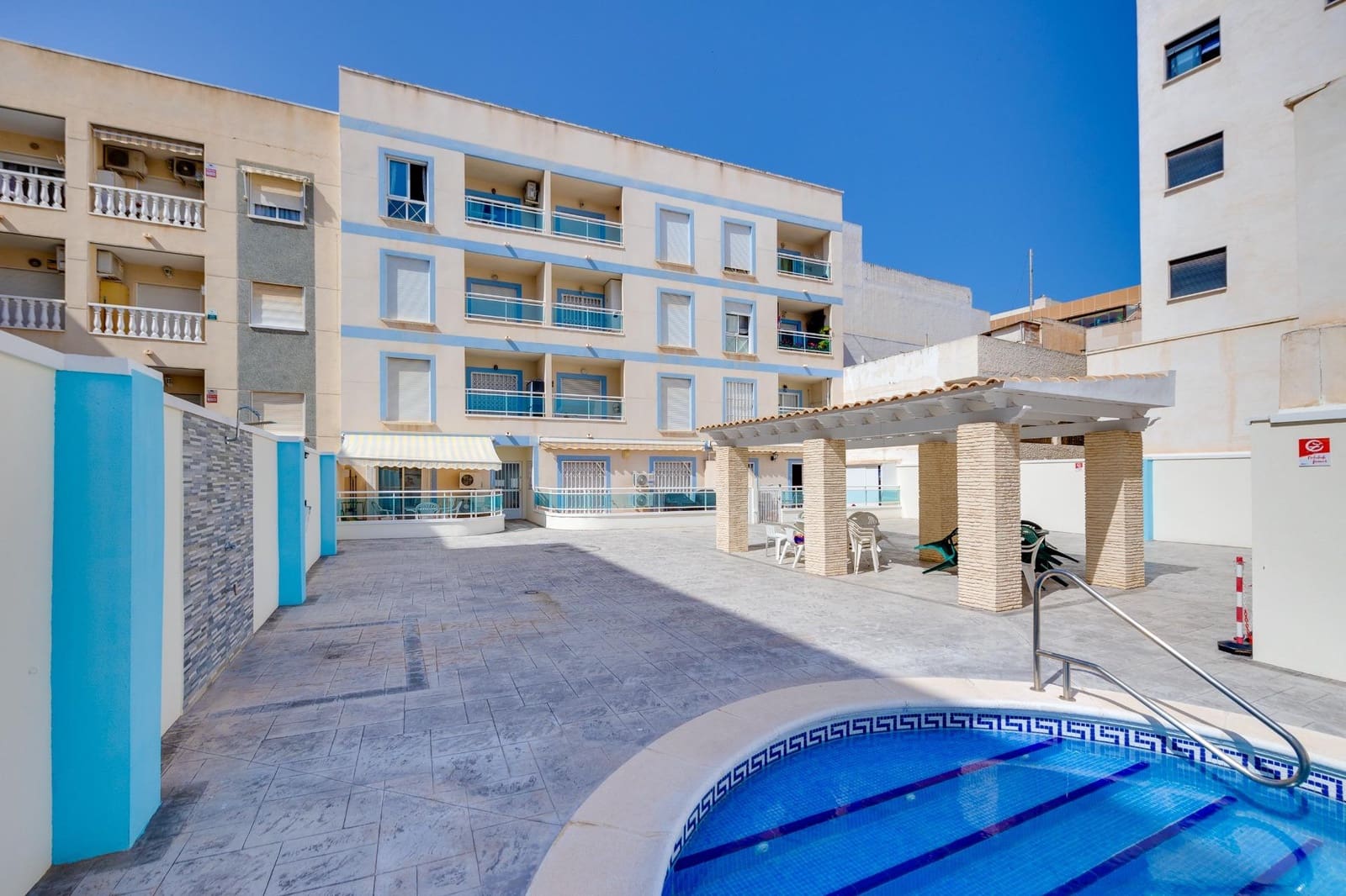 Apartamento de 2 habitaciones en Torrevieja en venta - 172.500 € (Ref: 9983644)