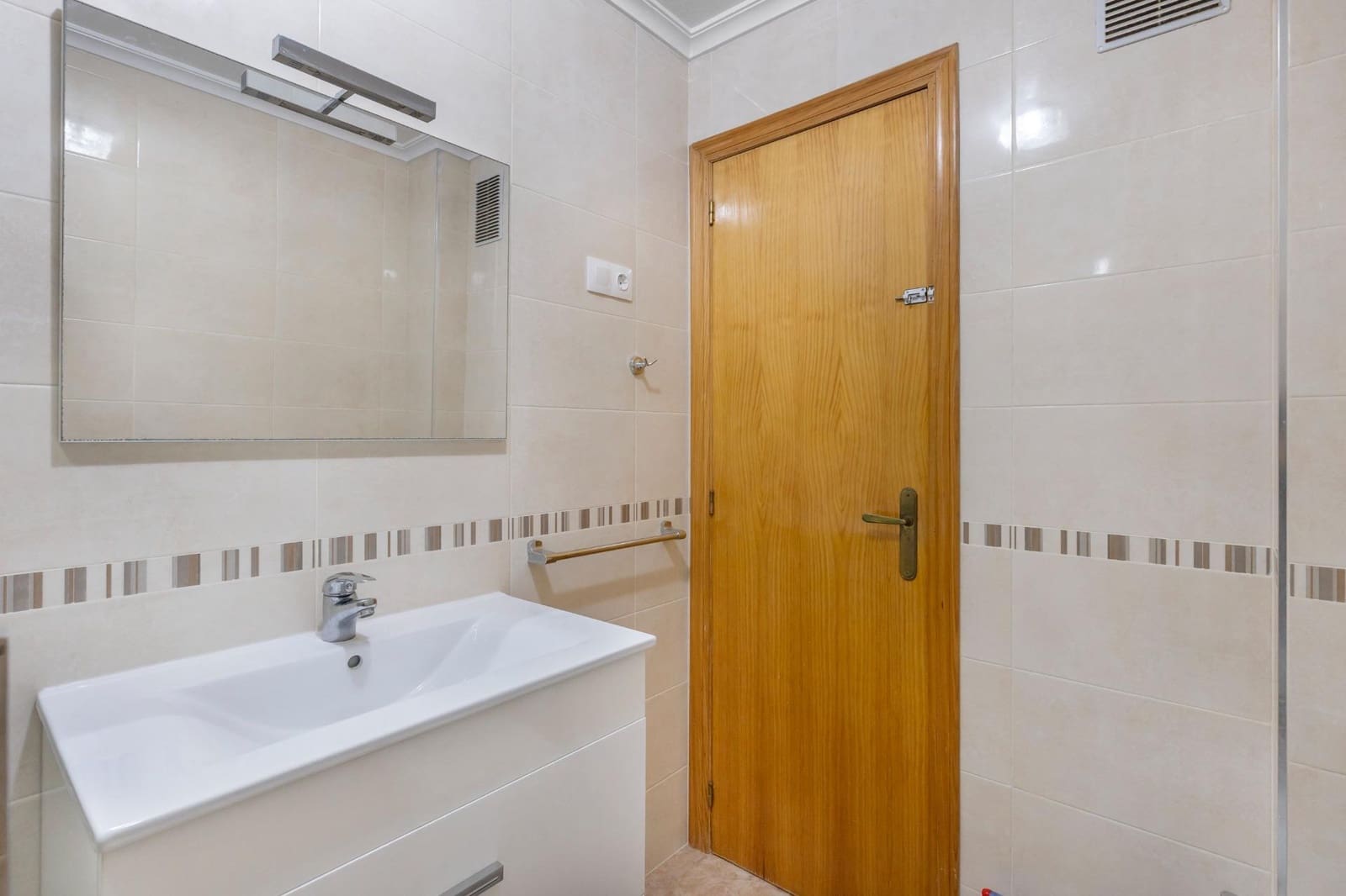 1 bedroom Apartment for sale in Torrevieja - € 125,000 (Ref: 9983646)