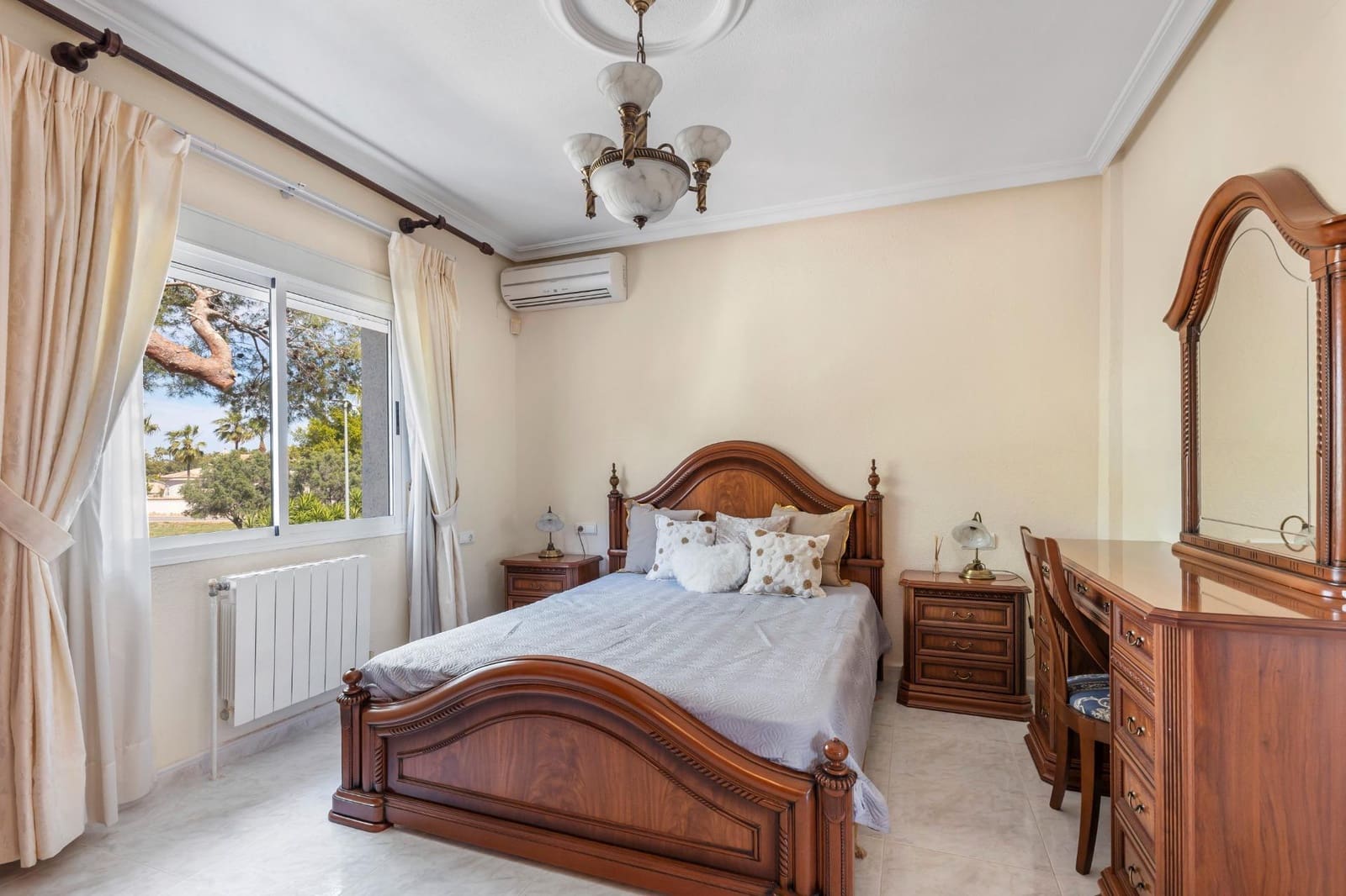 5 makuuhuone Huvila myytävänä paikassa Pueblo Bravo - 499 000 € (Ref: 9983666)