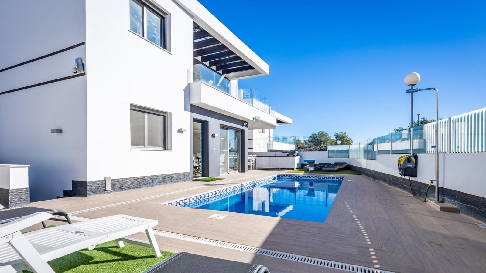 Chalet de 4 habitaciones en Orihuela Costa en venta - 599.000 € (Ref: 9983668)