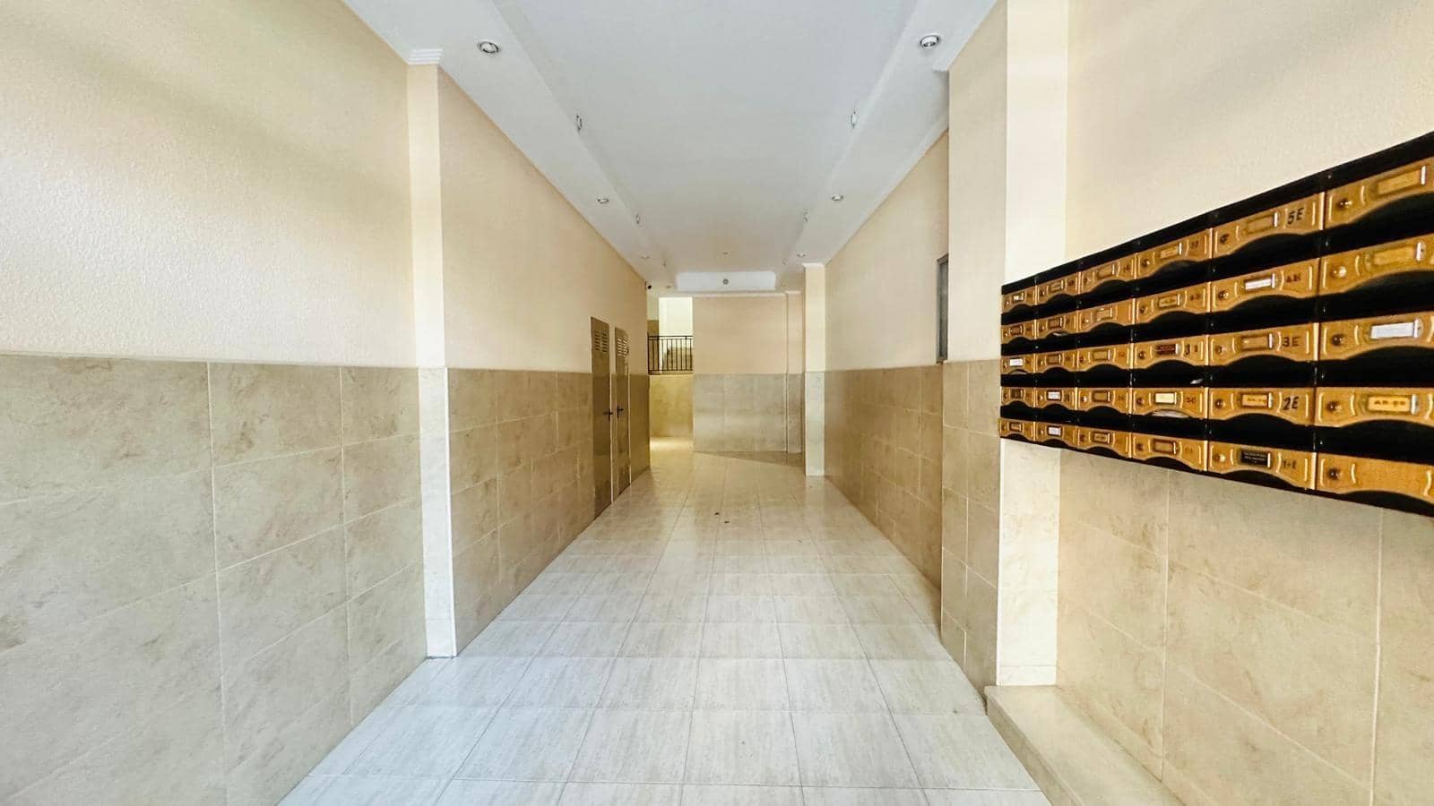 4 soveværelse Lejlighed til salg i Torrevieja - € 210.000 (Ref: 9983672)