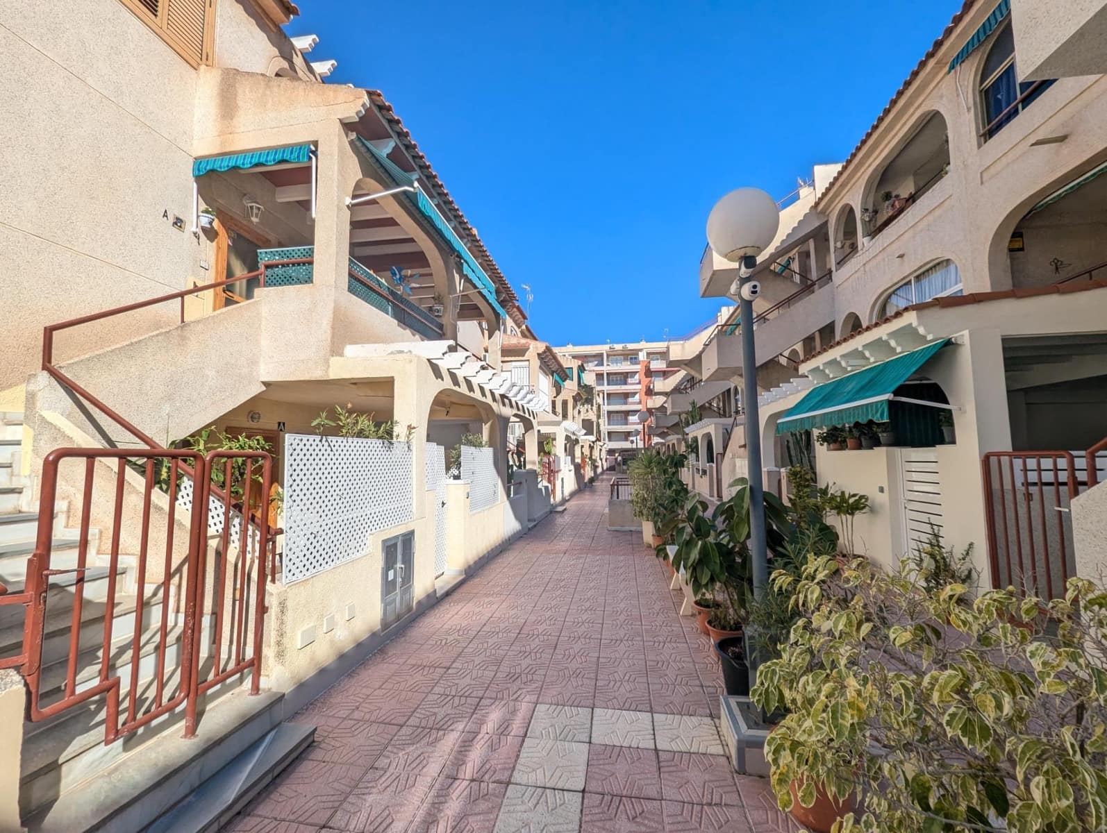 3 soveværelse Lejlighed til salg i Torrevieja - € 209.900 (Ref: 9983692)