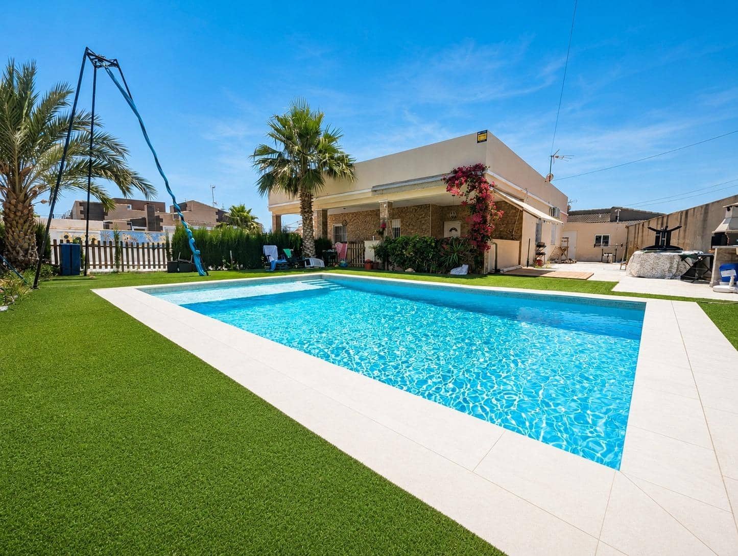 3 bedroom Villa for sale in Torrevieja - € 430,000 (Ref: 9983694)