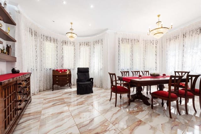 4 slaapkamer Villa te koop in Campoamor, Orihuela - € 1.600.000 (Ref: 9983696)