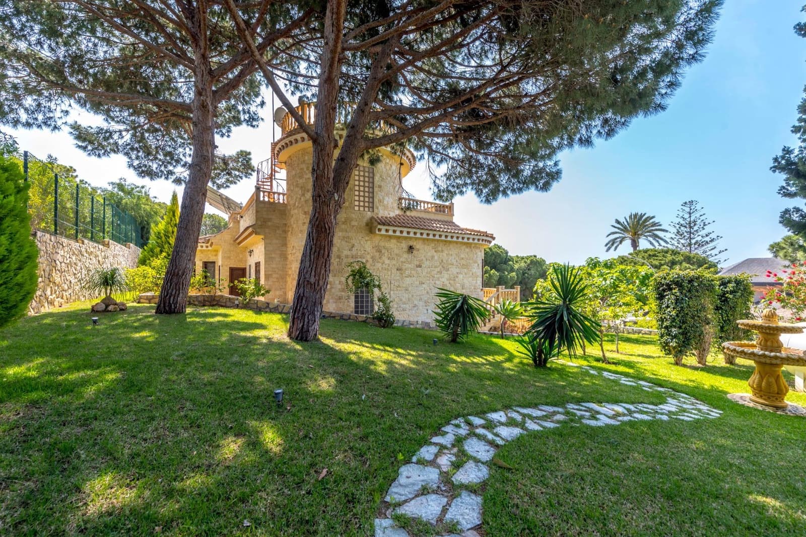 4 slaapkamer Villa te koop in Campoamor - € 1.600.000 (Ref: 9983696)