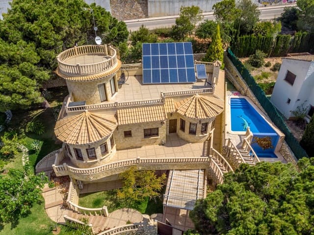 4 slaapkamer Villa te koop in Campoamor, Orihuela - € 1.600.000 (Ref: 9983696)