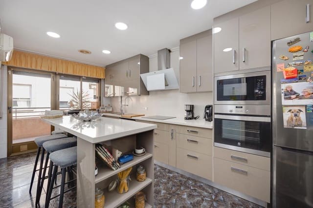 Leilighet til salgs i Centro - Muelle Pesquero, Torrevieja - € 224 969 (Ref: 9983709)